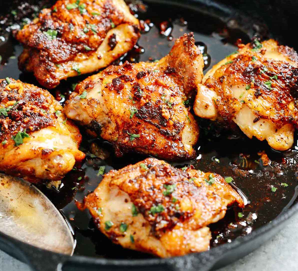 Crispy Garlic Butter Chicken Thighs: The Simple 30-Minute Recipe That Never Fails