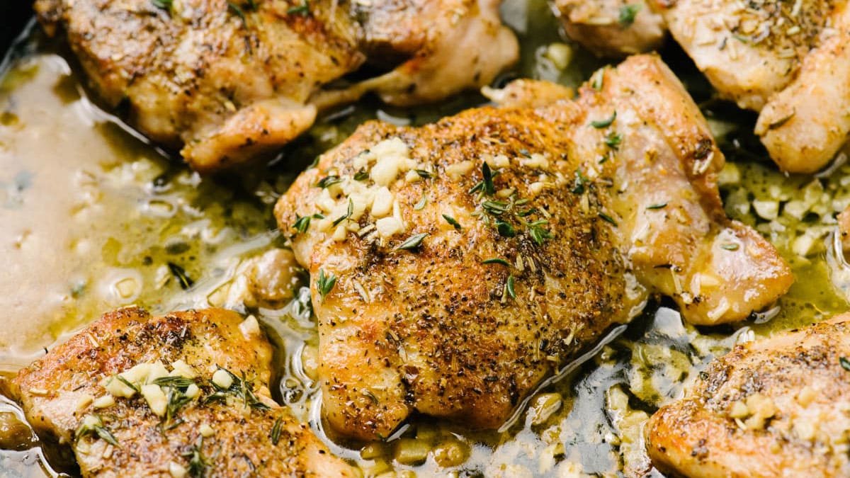 Minute Garlic Butter Chicken Thighs: Your Easy Weeknight Hero